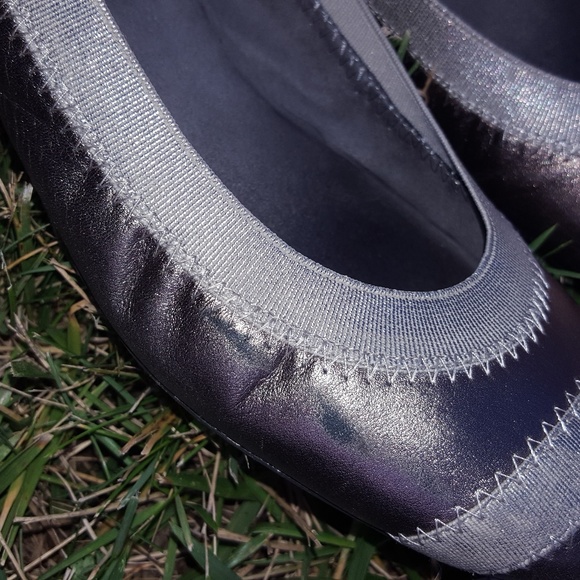 Stuart Weitzman Giveable Flats - Picture 6 of 8